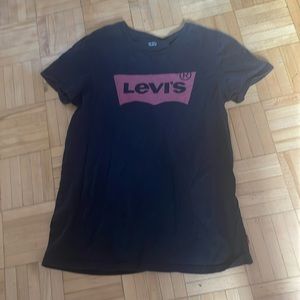 levi’s tee